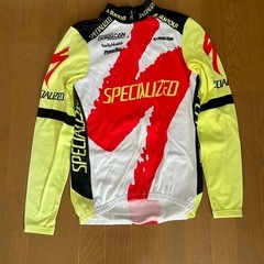 サイクルウェア半袖4点、長袖1点の画像