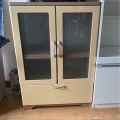 棚、食器棚の画像