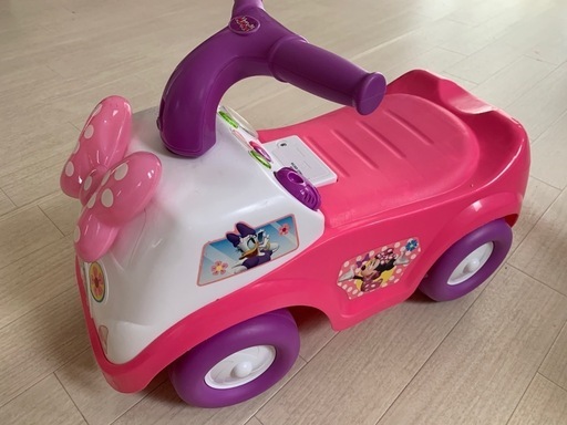ミニーマウス　ライドオン　乗用玩具　足蹴り車　ディズニー