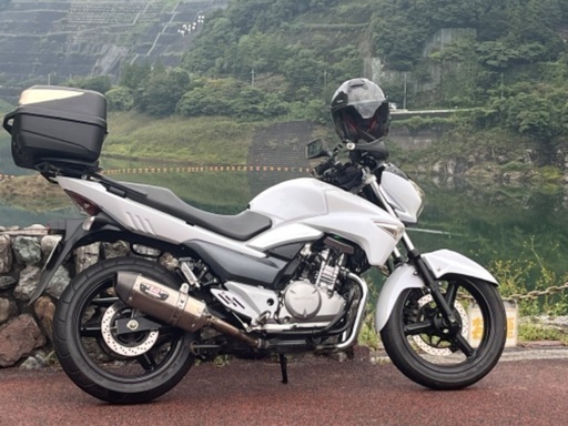 スズキ　GSR250 白