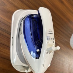TOSHIBA製スチームアイロンの画像
