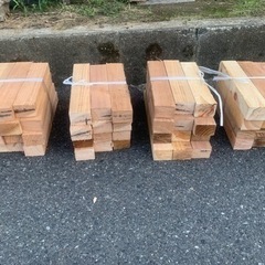 木製パレット切断の端材　薪に　一束200円の画像