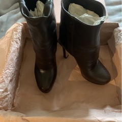 miumiu レディースショートブーツ