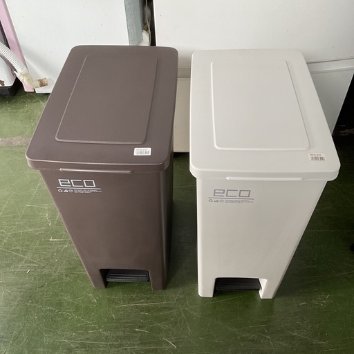 ゴミ箱　45L  1個1200円　ペダル式　白、ブラウン　中古