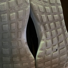 adidas スニーカーの画像