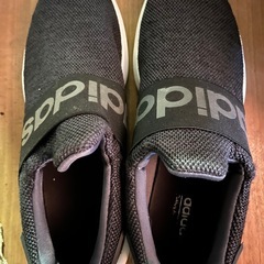 adidas スニーカー