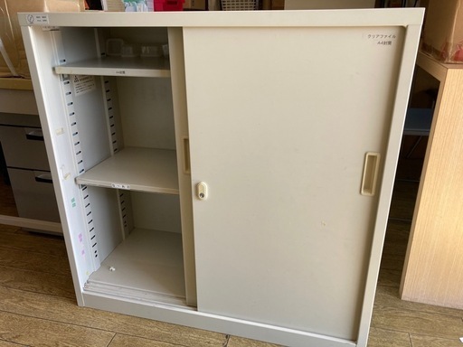 [引取り限定]　鍵付き書庫