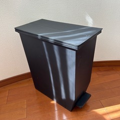 ペダル/袋止め付き ゴミ箱　35L  黒　