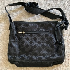 黒のショルダーバックの画像
