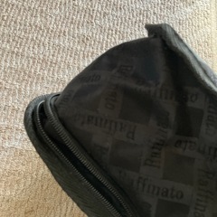 黒のショルダーバックの画像