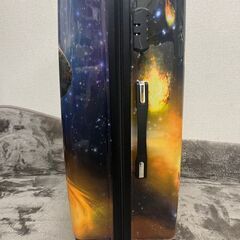 不思議な宇宙の絵柄 スーツケース TASロック機能の画像