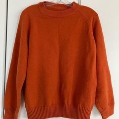 オレンジニット