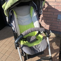 ベビーカー譲ります