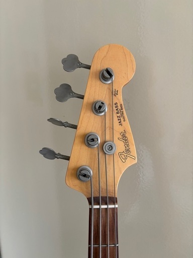 fender traditional jazz base  made in japan 