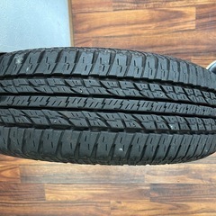 215/70 R16 中古タイヤ‼︎‼︎溝あります‼︎の画像