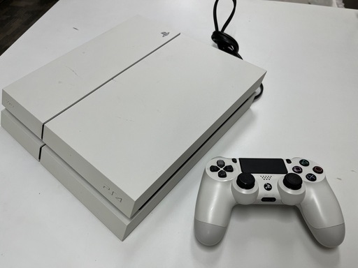 PS4 プレイステーション4の本体とコントローラー