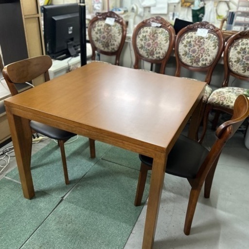 椅子2脚付きのダイニングセット