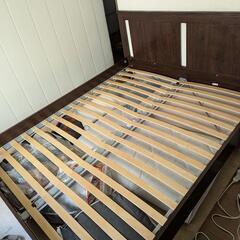 クイーンベッドフレームの画像