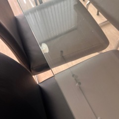 ガラスダイニングテーブルの画像