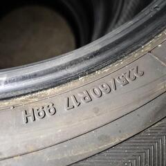 225/60R17  溝あり