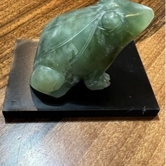 翡翠のカエルの置き物
