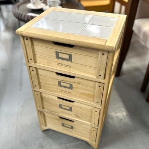 木製の4段収納棚