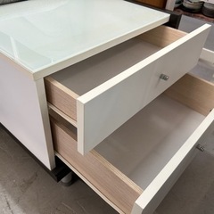 【お値下げしました✨】ガラス板のサイドテーブルの画像