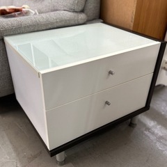 【お値下げしました✨】ガラス板のサイドテーブルの画像