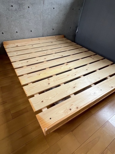 【お値打ち価格】ベッドフレーム　クイーンサイズ