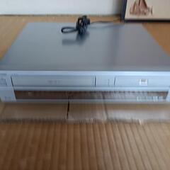 【譲渡先決定】ジャンク品！VHSビデオ一体型DVDレコーダー D...