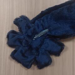 トッカ フェイクファーマフラー 紺の画像