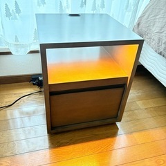 今週まで！ナイトテーブル　照明付き　引き出し付き　サイドテーブルの画像