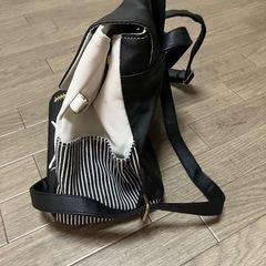 MEOW MEOW 黒×白オシャレなネコちゃんリュックの画像