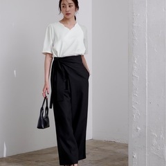 ユアーズ Vネック スカラップタックスリーブ トップス レディース　ホワイト　Sの画像