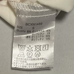 ユアーズ Vネック スカラップタックスリーブ トップス レディース　ホワイト　Sの画像