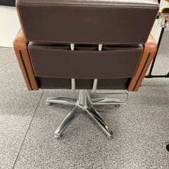 スタイリングチェア　茶色　美容室【美品】の画像