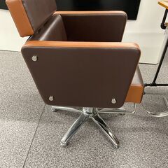 スタイリングチェア　茶色　美容室【美品】の画像