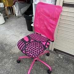 ピンク椅子の画像