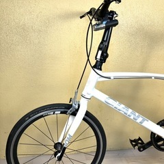M GIANT IDIOM 自転車 タイヤ空気無しの画像