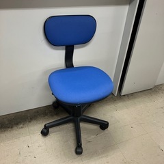 K2410-448 オフィスチェア 肘置き 毛玉あり 中古