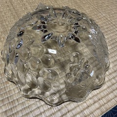 ガラス製 ブドウ模様ボウル大皿（フルーツ）の画像