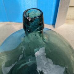 大きな瓶　2本の画像