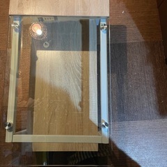 ガラスローテーブルの画像