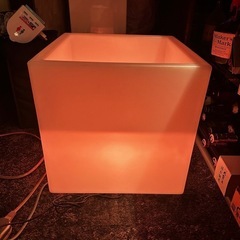 光るボックスの画像
