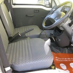 H22年ハイゼットT　ＡＣ　ＰＳ　スペシャル4WD　走行少ない３６０００キロ　運転席内部もとてもきれいの画像