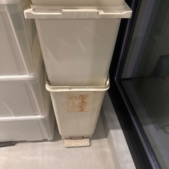 フタなしゴミ箱3つの画像