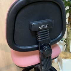 くろがね学習椅子　美品　完成品　美品　くろがね　学習机用　回転チェア　ピンク　高さ調節機能の画像