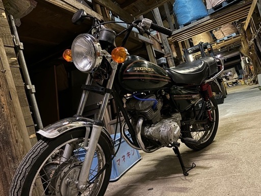 吸い込み！cb125t(ミニバブ) (ユートチャン) 福岡空港のホンダの