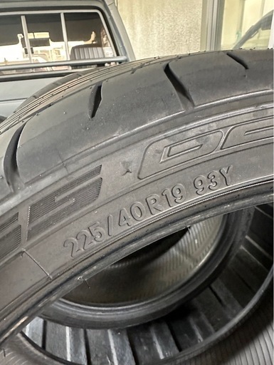 225 40 
19 ほぼ新品