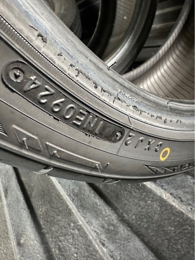 225 40 
19 ほぼ新品